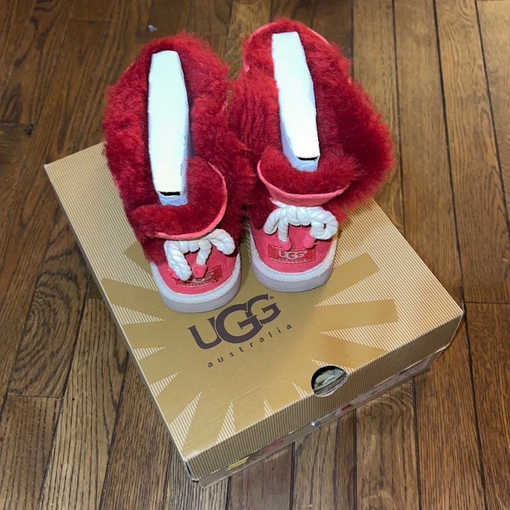 Women’s UGG Selene red size 7